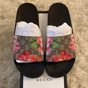Gucci
GG Blooms Supreme Slide Sandals